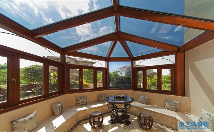 玻璃陽光房裝電動天棚簾好不好?電動天棚簾的優(yōu)缺點(diǎn) 陽光房電動天棚簾