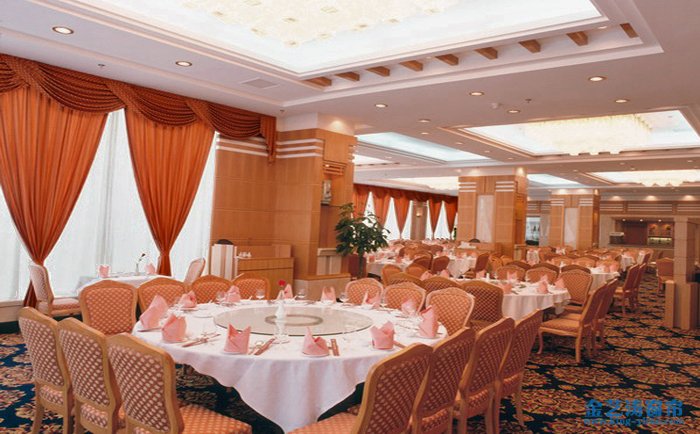 布藝窗簾什么品牌比較出名?布藝窗簾有哪些比較好的品牌 中國窗簾布藝十大品牌——摩力克窗簾