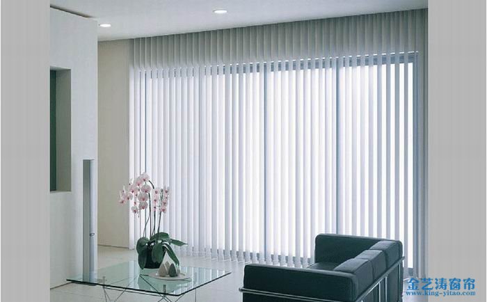 電動窗簾有裝的必要嗎 聽行內(nèi)人分析 垂直簾