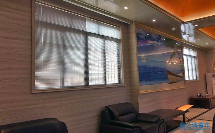 卷簾窗簾價格各異 金藝濤窗簾網傳授卷簾窗簾清洗術 百葉簾